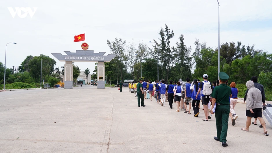 Bắt 2 đối tượng truy nã trong nhóm 180 người bị Campuchia trục xuất Bắt 2 đối tượng truy nã trong nhóm 180 người bị Campuchia trục xuất