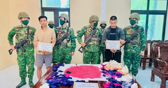 Bắt 2 đối tượng vận chuyển 24.000 viên hồng phiến