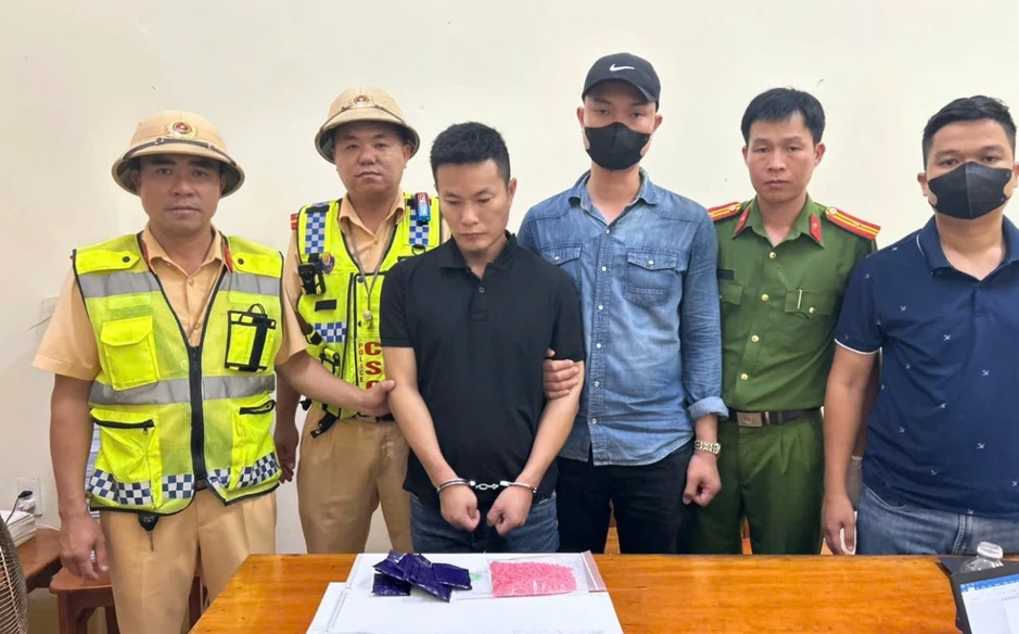 Bắt 2 nghi phạm người Lào vận chuyển ma túy qua Việt Nam tiêu thụ Bắt 2 nghi phạm người Lào vận chuyển ma túy qua Việt Nam tiêu thụ