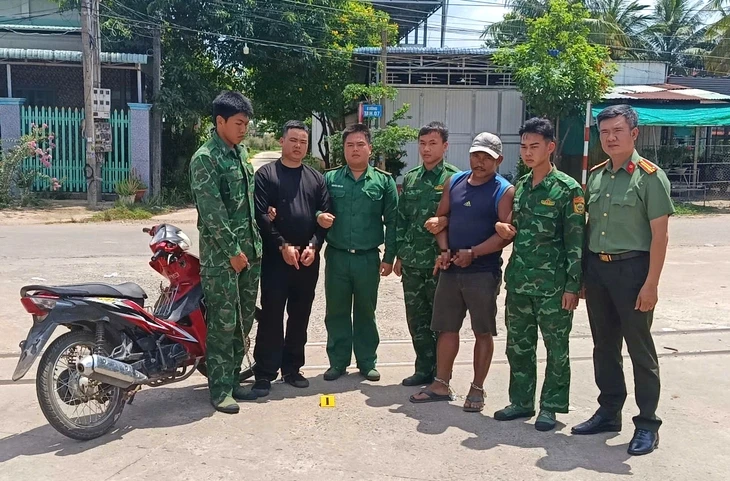 Bắt 2 người mang theo ma túy từ Campuchia qua biên giới Tây Ninh Bắt 2 người mang theo ma túy từ Campuchia qua biên giới Tây Ninh