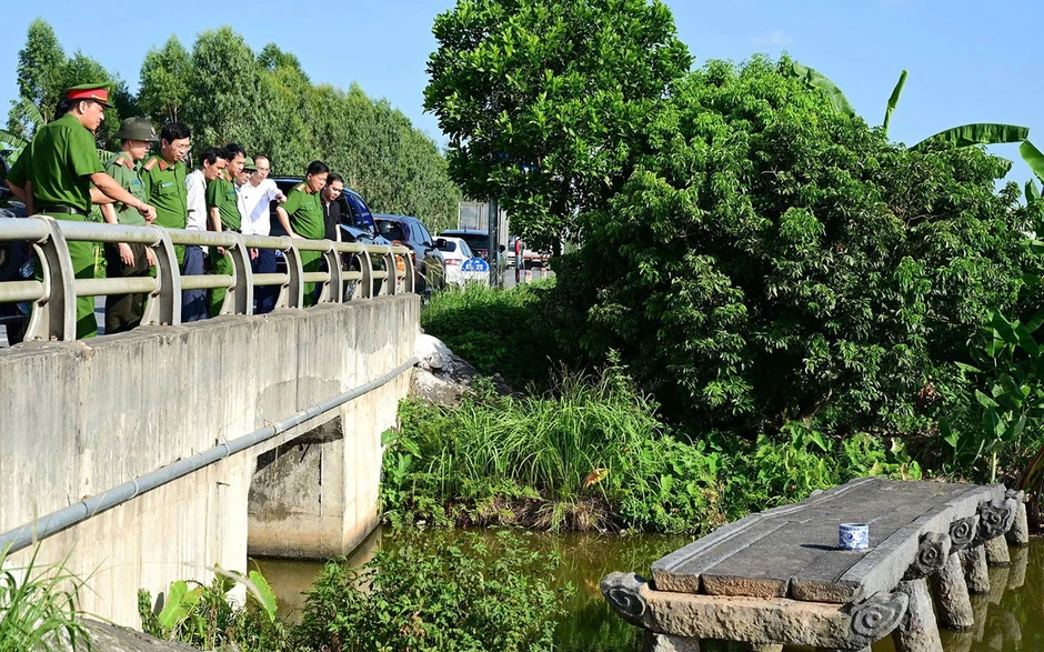 Bắt 3 đối tượng trộm cầu đá cổ ở Hải Phòng Bắt 3 đối tượng trộm cầu đá cổ ở Hải Phòng