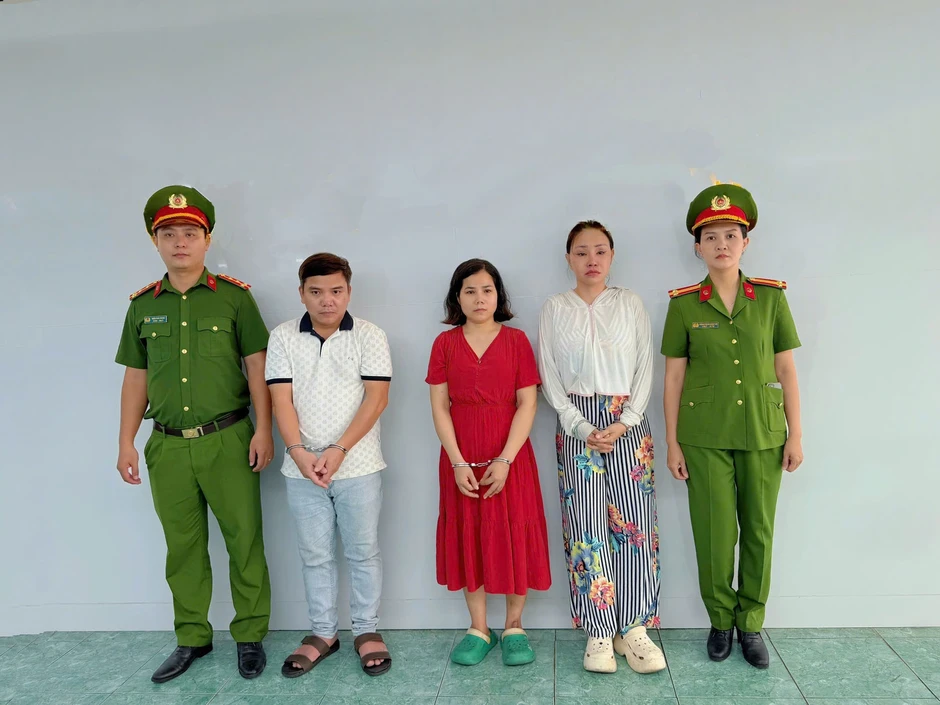 Bắt 3 người liên quan vụ cô gái tử vong do truyền trắng da ở TPHCM Bắt 3 người liên quan vụ cô gái tử vong do truyền trắng da ở TPHCM