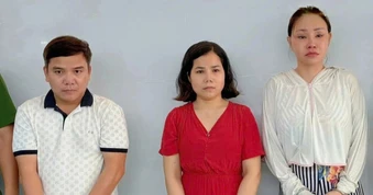Bắt 3 người liên quan vụ cô gái tử vong do truyền trắng da ở TPHCM