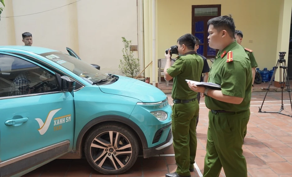 Bắt 3 tài xế taxi sử dụng thiết bị vô hiệu hóa Mắt thần để chiếm đoạt tiền của công ty Bắt 3 tài xế taxi sử dụng thiết bị vô hiệu hóa Mắt thần để chiếm đoạt tiền của công ty