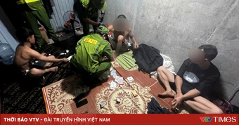 Bắt 4 đối tượng đánh bạc trong tầng hầm công trường ở phường Giảng Võ (Hà Nội)