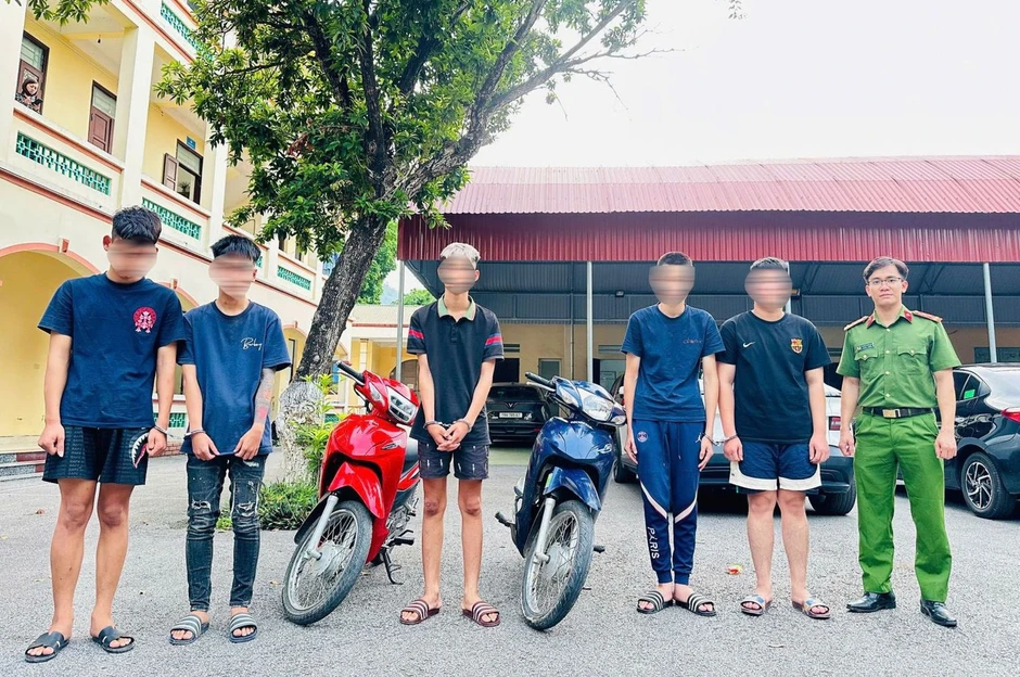 Bắt 5 đối tượng dùng kiếm, tuýp sắt chống đối Công an Bắt 5 đối tượng dùng kiếm, tuýp sắt chống đối Công an