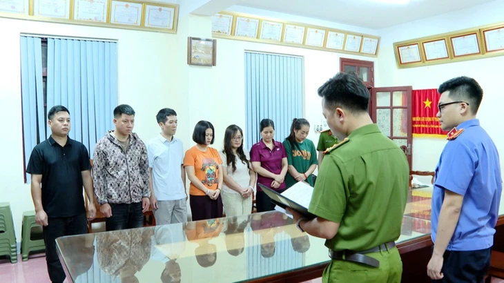 Bắt 7 người quản lý, điều hành di tích Tam Thanh tham ô hàng trăm triệu đồng Bắt 7 người quản lý, điều hành di tích Tam Thanh tham ô hàng trăm triệu đồng