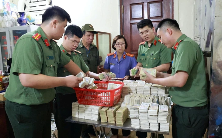 Bắt 7 người quản lý, điều hành di tích Tam Thanh tham ô hàng trăm triệu đồng Bắt 7 người quản lý, điều hành di tích Tam Thanh tham ô hàng trăm triệu đồng