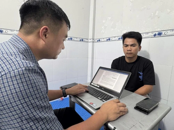 Bắt 8 nghi phạm trong đường dây chế tạo, tàng trữ, mua bán trái phép vũ khí quân dụng Bắt 8 nghi phạm trong đường dây chế tạo, tàng trữ, mua bán trái phép vũ khí quân dụng