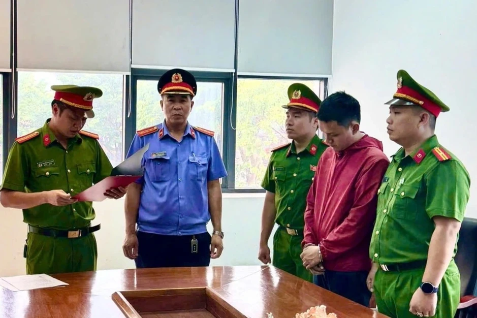 Bắt cán bộ ngân hàng chiếm đoạt hơn 29 tỷ đồng Bắt cán bộ ngân hàng chiếm đoạt hơn 29 tỷ đồng
