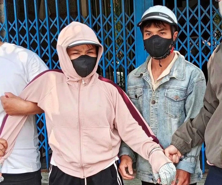 Bắt cặp 'vợ chồng hờ' gây loạt vụ trộm cắp xe máy ở Quảng Ngãi Bắt cặp 'vợ chồng hờ' gây loạt vụ trộm cắp xe máy ở Quảng Ngãi