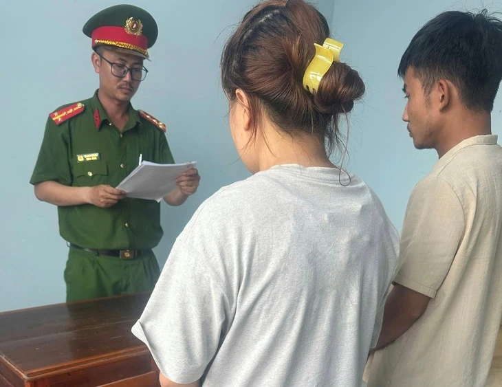 Bắt cặp 'vợ chồng hờ' gây loạt vụ trộm cắp xe máy ở Quảng Ngãi Bắt cặp 'vợ chồng hờ' gây loạt vụ trộm cắp xe máy ở Quảng Ngãi