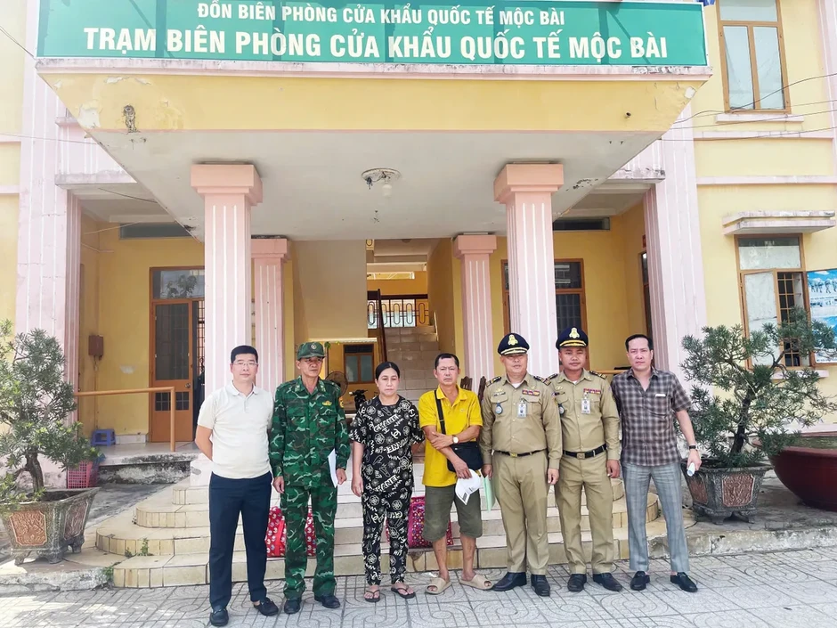 Bắt cặp vợ chồng truy nã sau 19 năm lẩn trốn tại Campuchia Bắt cặp vợ chồng truy nã sau 19 năm lẩn trốn tại Campuchia