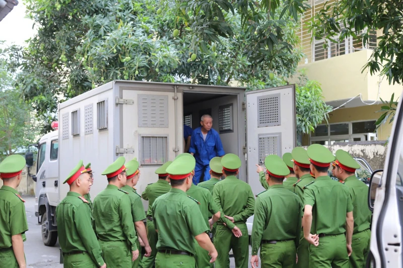 Bắt đầu xét xử bị cáo Bùi Đình Khánh và đồng bọn khiến Thiếu tá Công an hy sinh Bắt đầu xét xử bị cáo Bùi Đình Khánh và đồng bọn khiến Thiếu tá Công an hy sinh