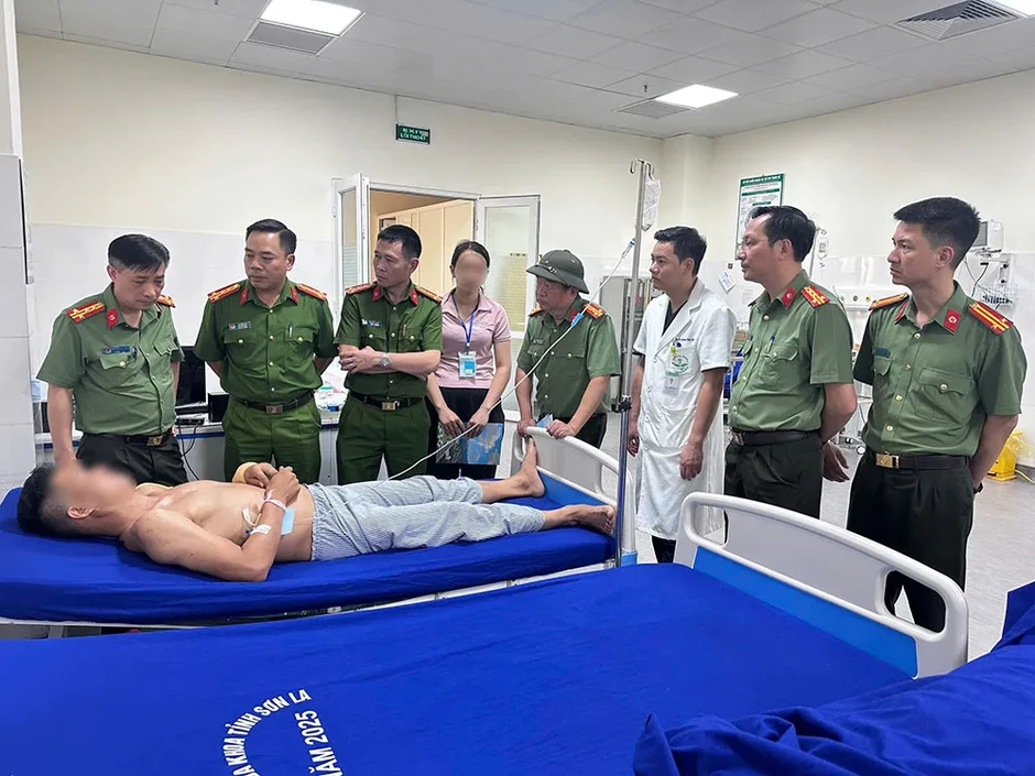 Bắt đối tượng buôn ma túy dùng dao, súng chống trả Công an