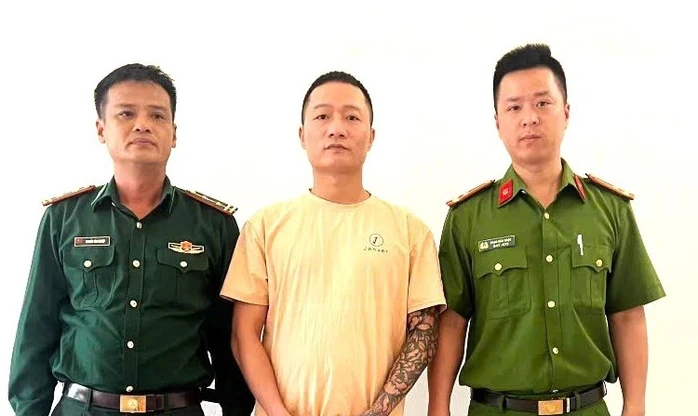 Bắt đối tượng có lệnh truy nã nguy hiểm của Interpol Bắt đối tượng có lệnh truy nã nguy hiểm của Interpol