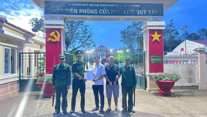 Bắt đối tượng đang bị Công an TP Hà Nội truy tìm ngay khu vực biên giới Tây Ninh Bắt đối tượng đang bị Công an TP Hà Nội truy tìm ngay khu vực biên giới Tây Ninh