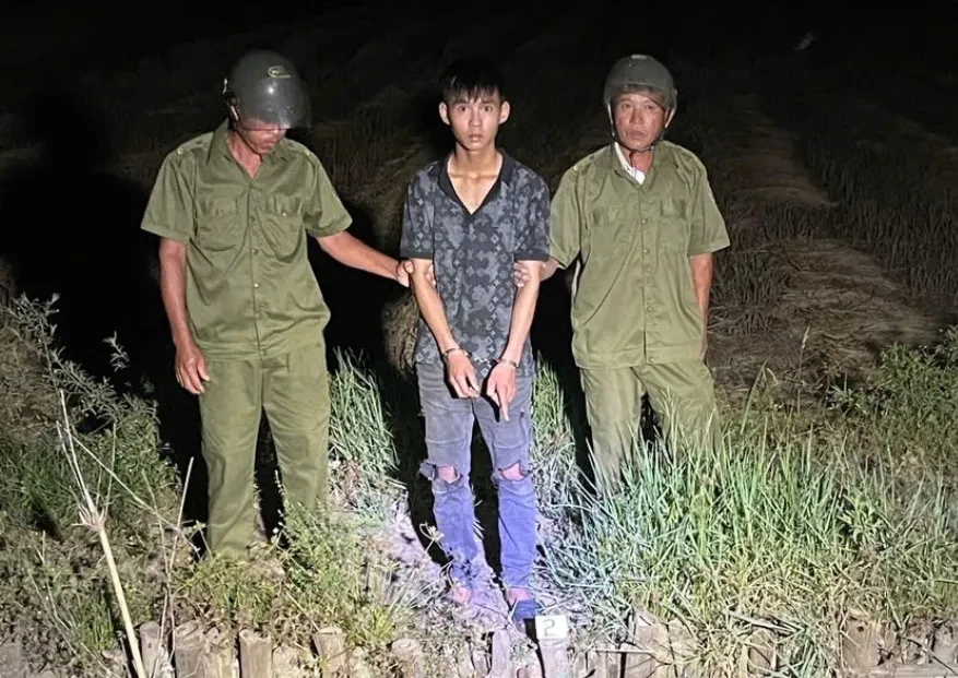 Bắt đối tượng gây nhiều vụ cướp giật sau 4 giờ nhận tin báo Bắt đối tượng gây nhiều vụ cướp giật sau 4 giờ nhận tin báo