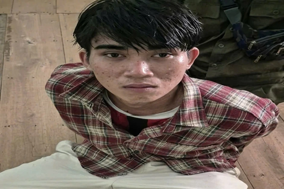 Bắt đối tượng giật dây chuyền của học sinh, phát hiện nhiều tép heroin Bắt đối tượng giật dây chuyền của học sinh, phát hiện nhiều tép heroin