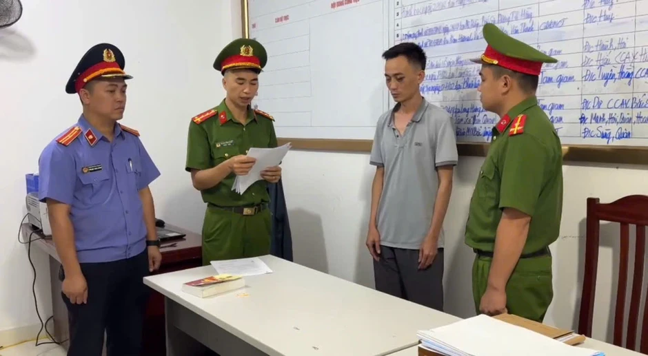Bắt đối tượng miệt thị người dân Lạng Sơn, khoe được công an "mời ăn cơm" Bắt đối tượng miệt thị người dân Lạng Sơn, khoe được công an "mời ăn cơm"