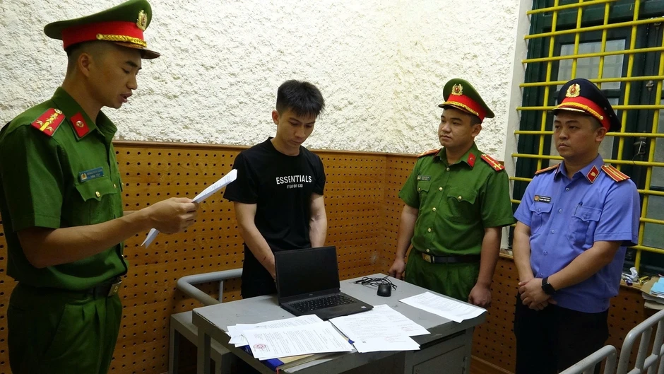 Bắt đối tượng miệt thị người dân Lạng Sơn, khoe được công an "mời ăn cơm" Bắt đối tượng miệt thị người dân Lạng Sơn, khoe được công an "mời ăn cơm"