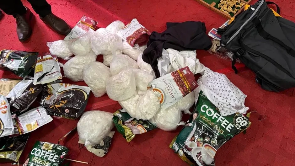 Bắt đối tượng nước ngoài vận chuyển 15kg heroin qua đường hàng không Bắt đối tượng nước ngoài vận chuyển 15kg heroin qua đường hàng không