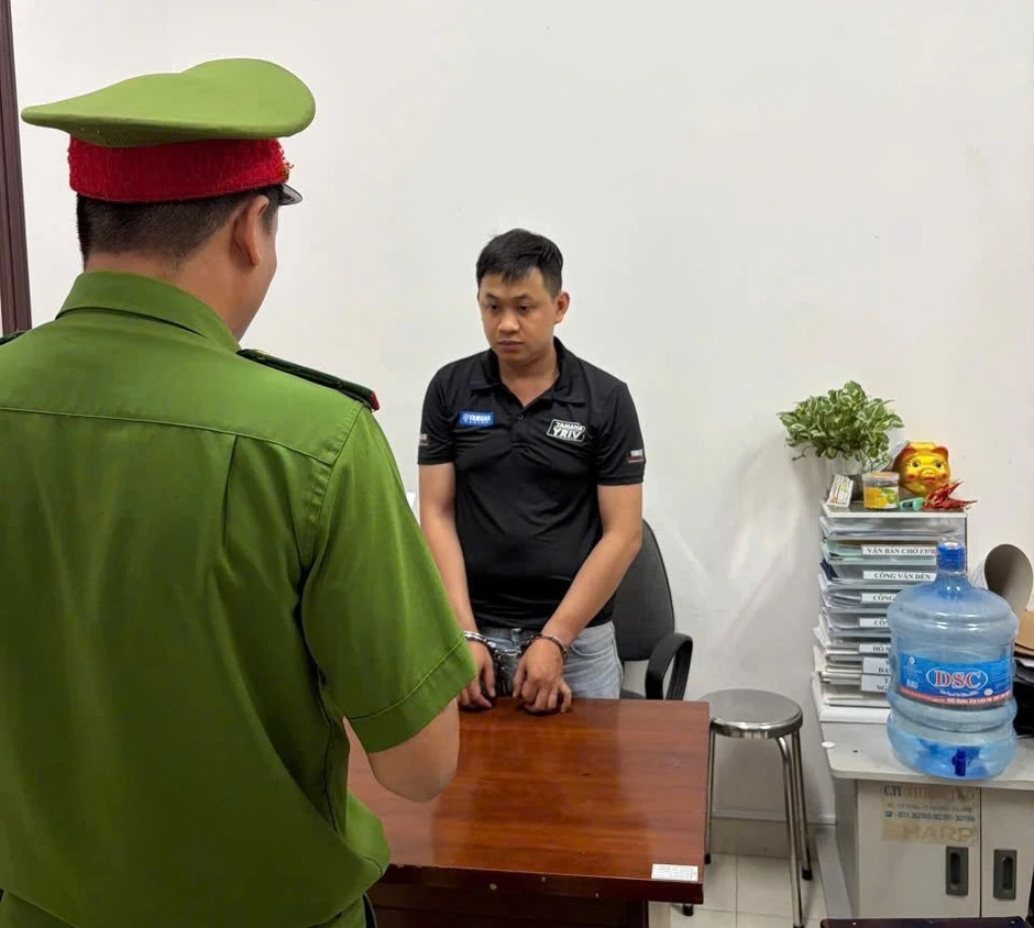 Bắt đối tượng trộm 17 điện thoại di động, trị giá gần 700 triệu đồng Bắt đối tượng trộm 17 điện thoại di động, trị giá gần 700 triệu đồng