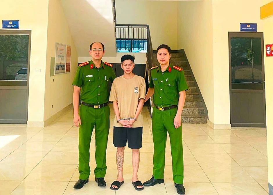 Bắt đối tượng truy nã quốc tế sau gần 6 năm lẩn trốn Bắt đối tượng truy nã quốc tế sau gần 6 năm lẩn trốn