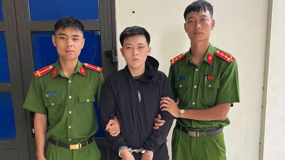 Bắt đối tượng truy nã về tội gây rối trật tự công cộng tại Hà Nội Bắt đối tượng truy nã về tội gây rối trật tự công cộng tại Hà Nội