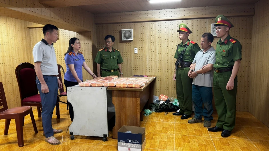 Bắt đối tượng vận chuyển hơn 23kg ma túy tại biên giới Sơn La Bắt đối tượng vận chuyển hơn 23kg ma túy tại biên giới Sơn La