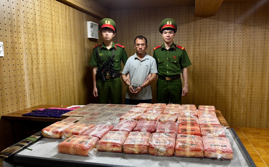 Bắt đối tượng vận chuyển hơn 23kg ma túy tại biên giới Sơn La Bắt đối tượng vận chuyển hơn 23kg ma túy tại biên giới Sơn La