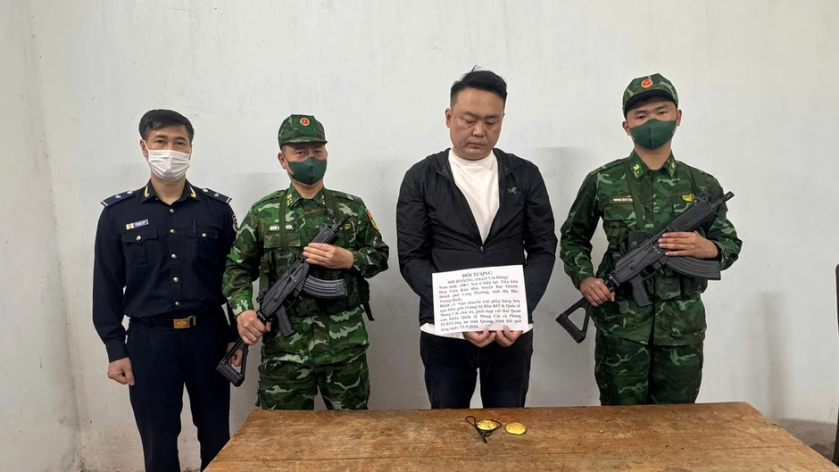 Bắt đối tượng vận chuyển vàng trái phép qua cửa khẩu Móng Cái Bắt đối tượng vận chuyển vàng trái phép qua cửa khẩu Móng Cái