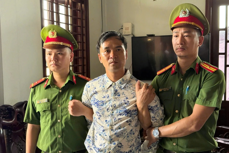 Bắt đối tượng xúc phạm danh dự, uy tín lãnh đạo và cơ quan chức năng Bắt đối tượng xúc phạm danh dự, uy tín lãnh đạo và cơ quan chức năng