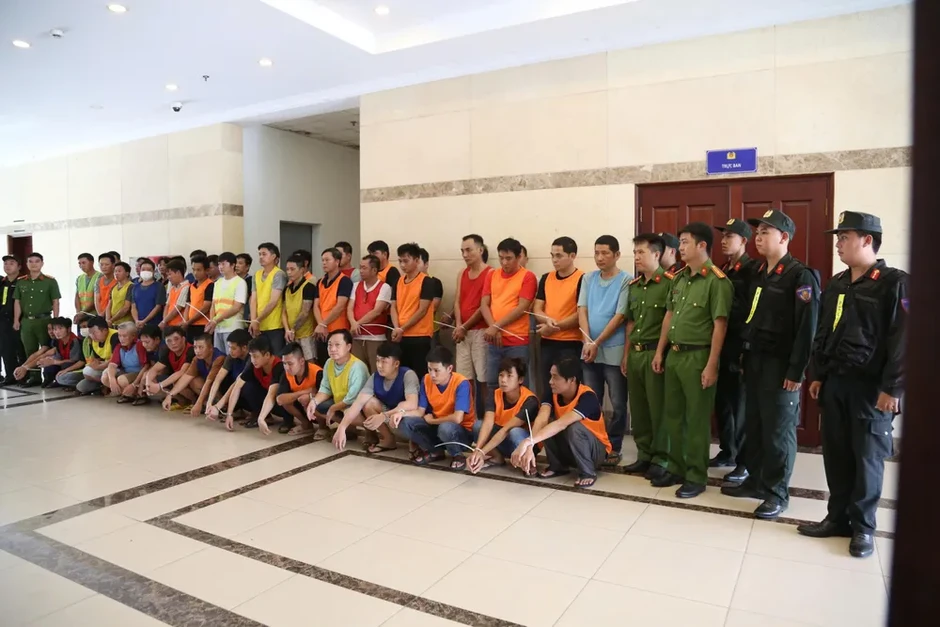 Bắt đường dây cá độ bóng đá qua mạng hơn 559 tỷ đồng Bắt đường dây cá độ bóng đá qua mạng hơn 559 tỷ đồng