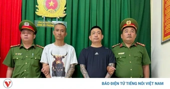 Bắt giam 2 đối tượng đi ô tô chửi bới, đánh người