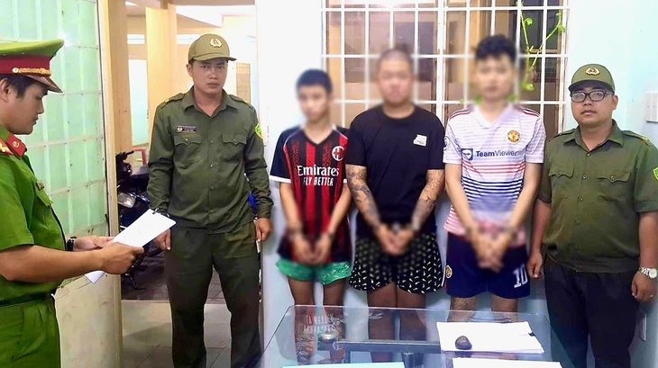 Bắt giam 3 'quái xế' trong nhóm chạy xe rú ga, nẹt pô, tấn công người trên đường phố Tây Ninh Bắt giam 3 'quái xế' trong nhóm chạy xe rú ga, nẹt pô, tấn công người trên đường phố Tây Ninh