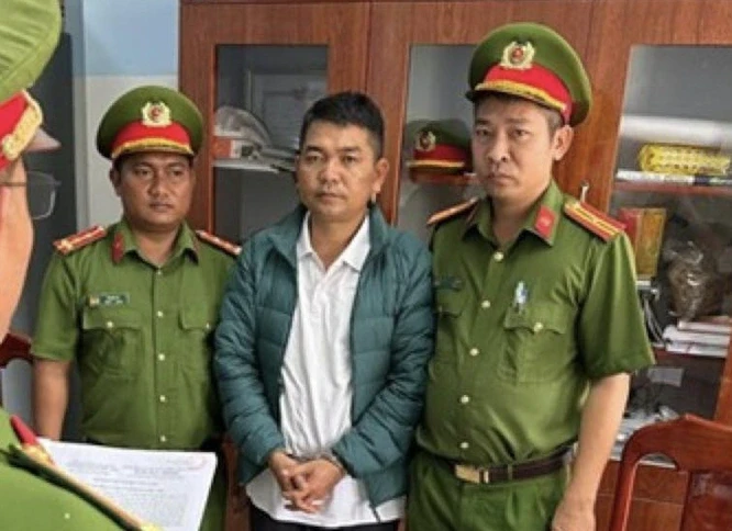 Bắt giam 4 người đánh nhau sau va chạm xe ở Lâm Đồng Bắt giam 4 người đánh nhau sau va chạm xe ở Lâm Đồng