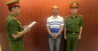 Bắt giam 6 người đổ trái phép gần 800 tấn chất thải ở TPHCM