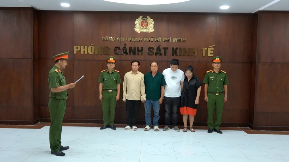 Bắt giám đốc công ty 'hô biến' hóa chất công nghiệp thành giấm ăn Bắt giám đốc công ty 'hô biến' hóa chất công nghiệp thành giấm ăn