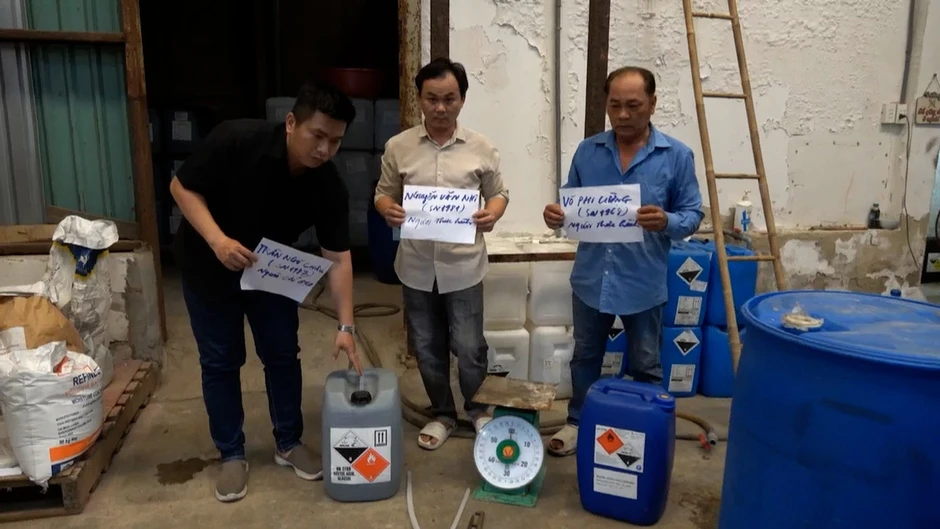 Bắt giám đốc công ty 'hô biến' hóa chất công nghiệp thành giấm ăn Bắt giám đốc công ty 'hô biến' hóa chất công nghiệp thành giấm ăn