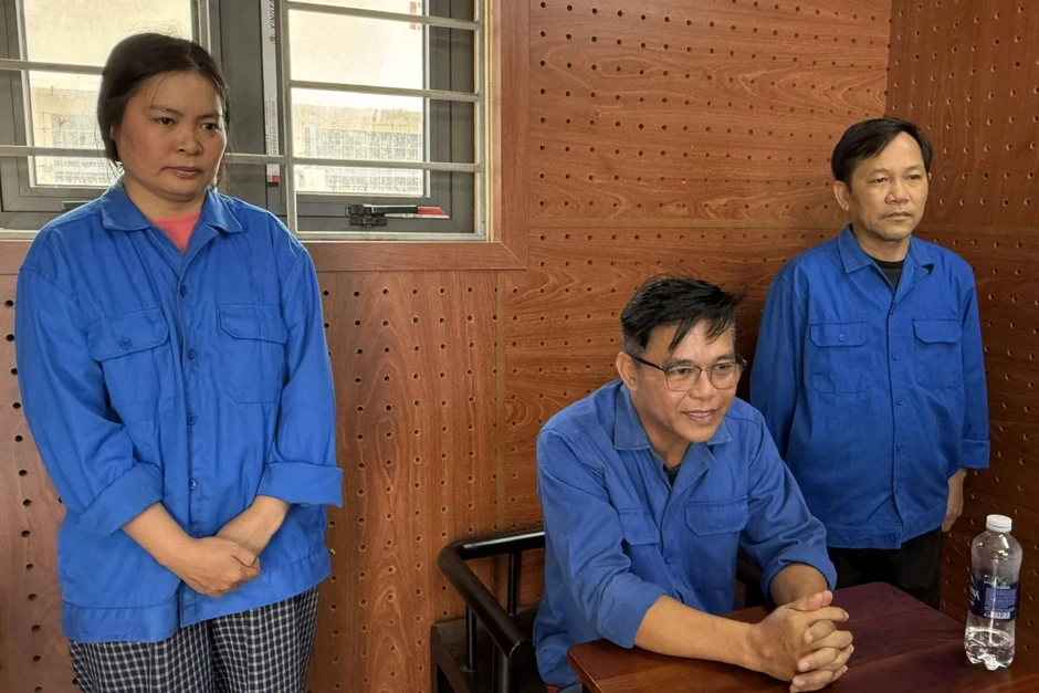 Bắt giám đốc cùng nhân viên cho vay lãi nặng, quấy rối để đòi nợ Bắt giám đốc cùng nhân viên cho vay lãi nặng, quấy rối để đòi nợ