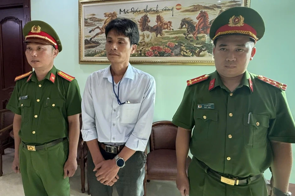 Bắt giám đốc doanh nghiệp bán hơn 250 tấn phân bón giả cho nông dân Bắt giám đốc doanh nghiệp bán hơn 250 tấn phân bón giả cho nông dân