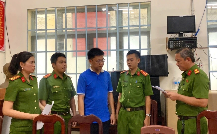 Bắt giám đốc doanh nghiệp sản xuất yến sào giả quy mô lớn ở Tây Ninh Bắt giám đốc doanh nghiệp sản xuất yến sào giả quy mô lớn ở Tây Ninh