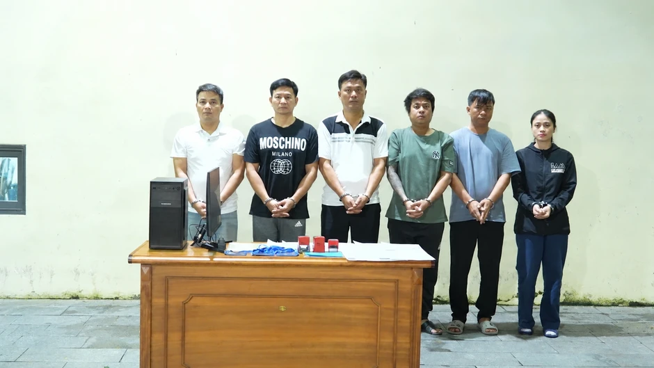 Bắt giám đốc và 5 nhân viên Công ty Mua bán nợ Công Danh ở TPHCM Bắt giám đốc và 5 nhân viên Công ty Mua bán nợ Công Danh ở TPHCM