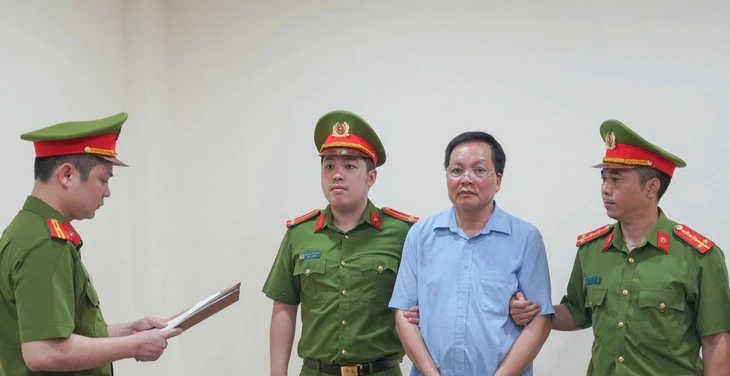 Bắt giám đốc và hiệu trưởng ăn chặn tiền hỗ trợ của học sinh, người khuyết tật Bắt giám đốc và hiệu trưởng ăn chặn tiền hỗ trợ của học sinh, người khuyết tật