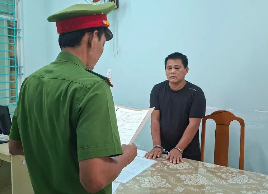 Bắt giam kẻ chặn đường, đuổi theo xe cứu thương suốt 10 km Bắt giam kẻ chặn đường, đuổi theo xe cứu thương suốt 10 km
