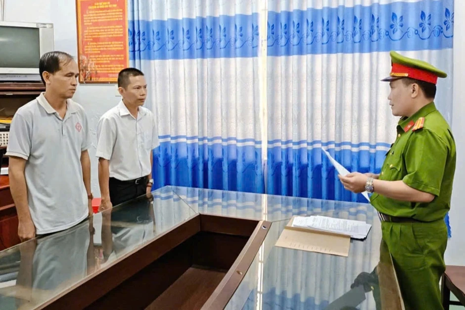 Bắt giam một phó giám đốc sai nhân viên chôn chất thải đặc biệt nguy hại Bắt giam một phó giám đốc sai nhân viên chôn chất thải đặc biệt nguy hại