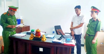Bắt giam một phó giám đốc sai nhân viên chôn chất thải đặc biệt nguy hại