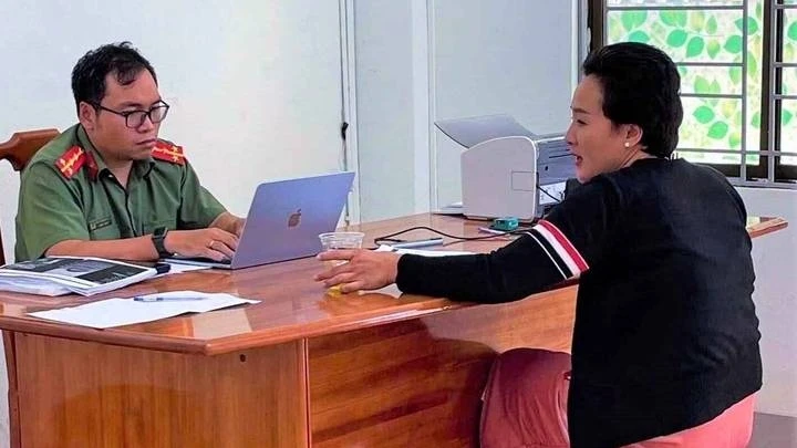 Bắt giam nữ TikToker Phượng Nguyễn Bắt giam nữ TikToker Phượng Nguyễn