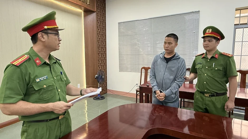 Bắt giam tài xế xe tải vượt ẩu, gây tai nạn khiến nữ sinh lớp 9 tử vong Bắt giam tài xế xe tải vượt ẩu, gây tai nạn khiến nữ sinh lớp 9 tử vong